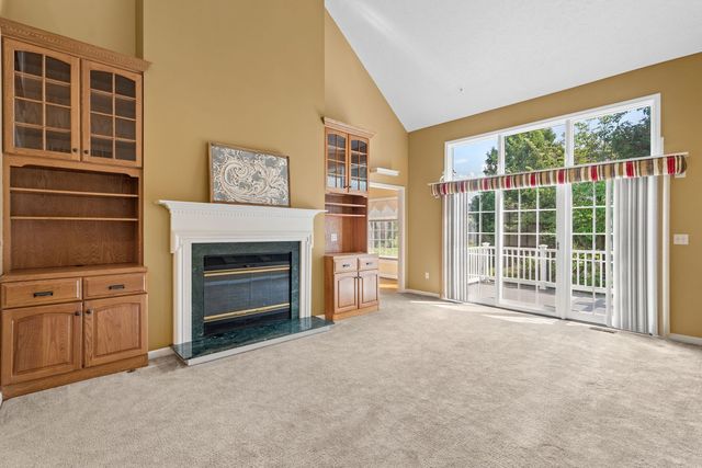 1385 Old Freeport Place, Bettendorf, IA 52722