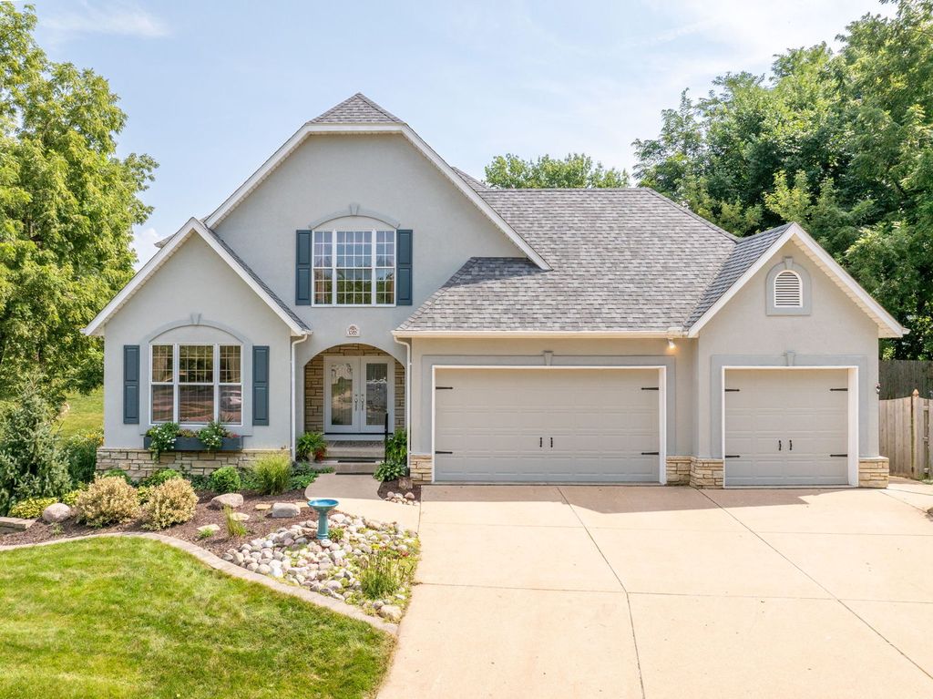 1385 Old Freeport Place, Bettendorf, IA 52722