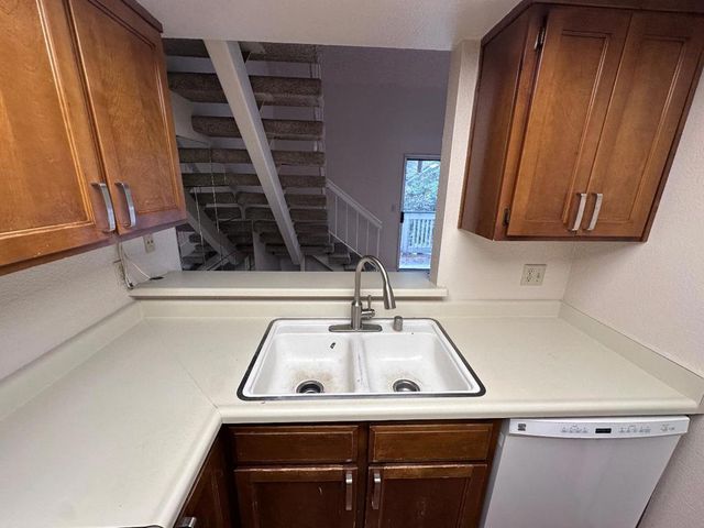 1034 Summermist Court, San Jose, CA 95122