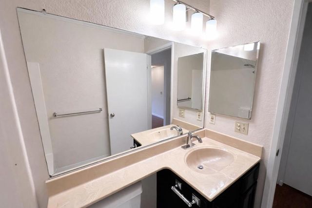 1034 Summermist Court, San Jose, CA 95122