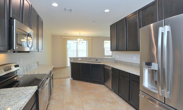 381 E Calderwood Road, Tucson, AZ 85704