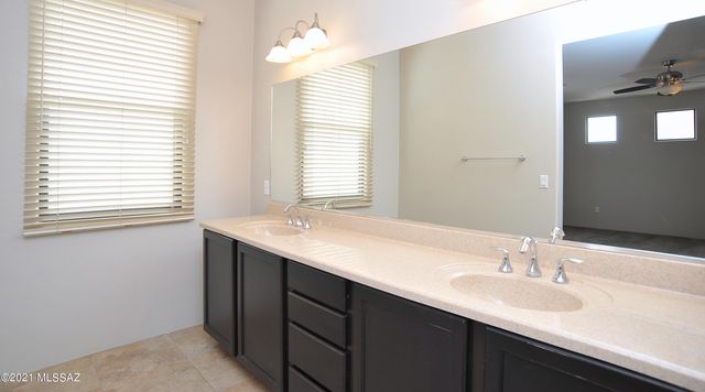 381 E Calderwood Road, Tucson, AZ 85704