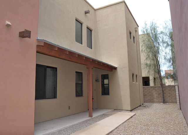 381 E Calderwood Road, Tucson, AZ 85704