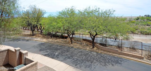 381 E Calderwood Road, Tucson, AZ 85704