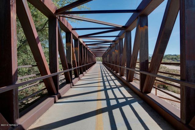 381 E Calderwood Road, Tucson, AZ 85704