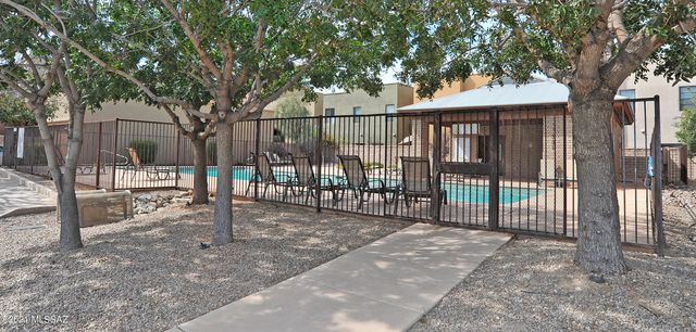 381 E Calderwood Road, Tucson, AZ 85704