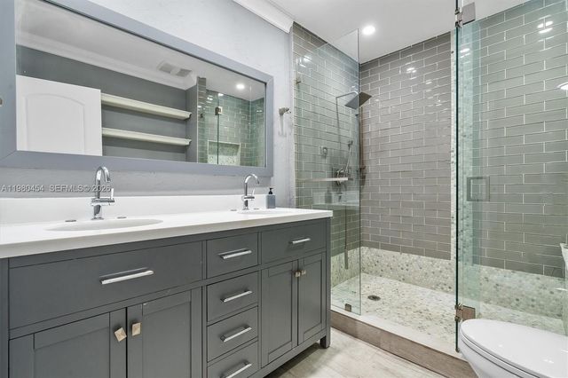 2805 E Lexington Dr, Miramar, FL 33025