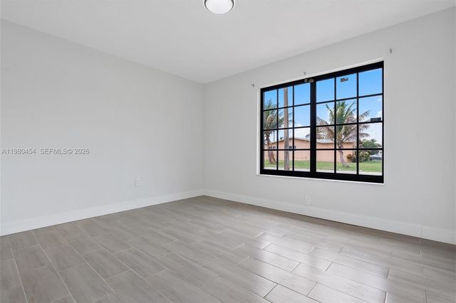 2805 E Lexington Dr, Miramar, FL 33025