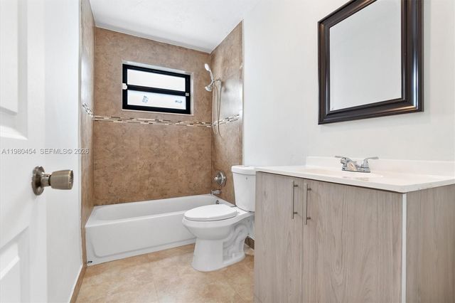 2805 E Lexington Dr, Miramar, FL 33025