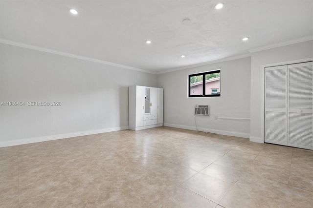 2805 E Lexington Dr, Miramar, FL 33025