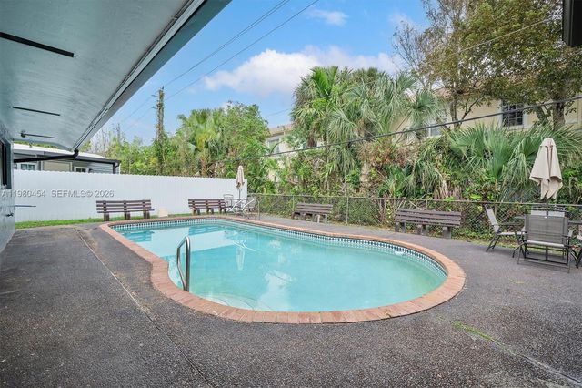 2805 E Lexington Dr, Miramar, FL 33025