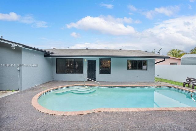 2805 E Lexington Dr, Miramar, FL 33025