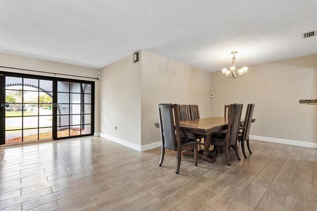 2805 E Lexington Dr, Miramar, FL 33025