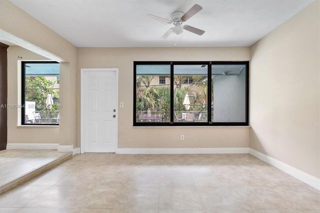 2805 E Lexington Dr, Miramar, FL 33025