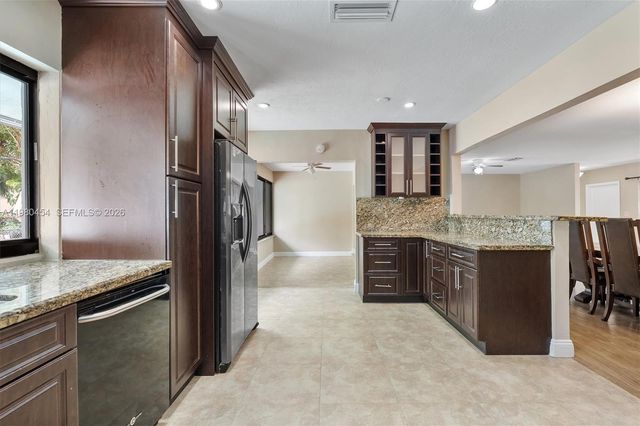 2805 E Lexington Dr, Miramar, FL 33025