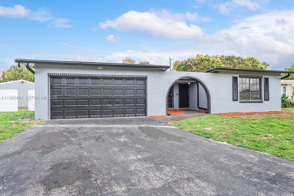 2805 E Lexington Dr, Miramar, FL 33025