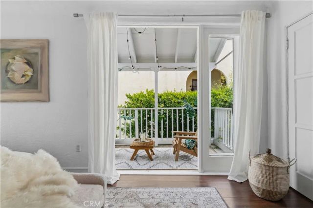 1026 S Crescent Heights, Los Angeles, CA 90035