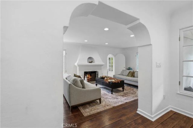 1026 S Crescent Heights, Los Angeles, CA 90035