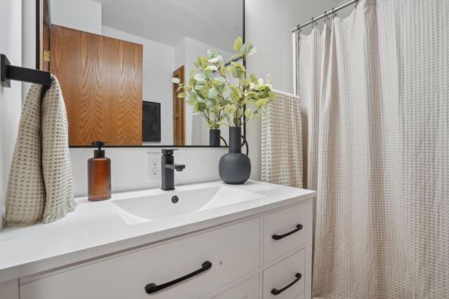 2301 23rd Avenue S, Fargo, ND 58103