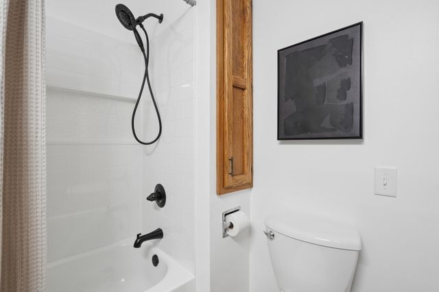 2301 23rd Avenue S, Fargo, ND 58103