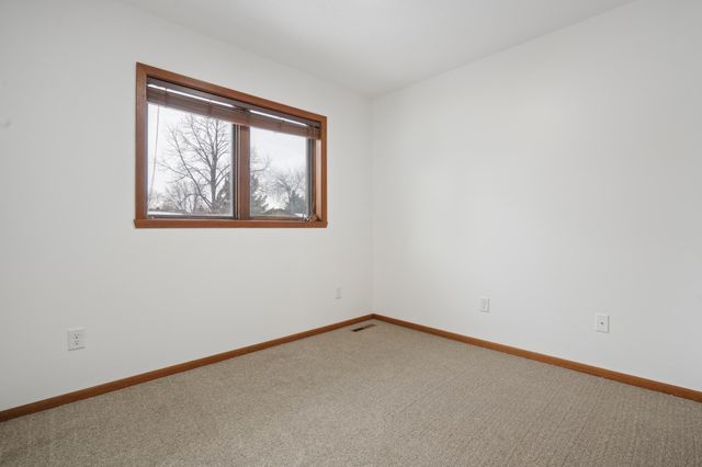 2301 23rd Avenue S, Fargo, ND 58103