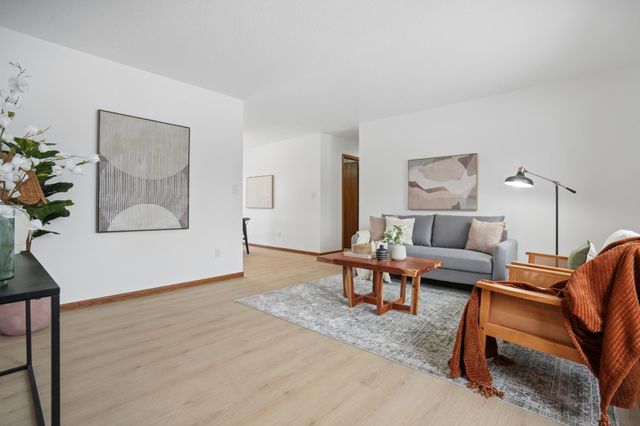 2301 23rd Avenue S, Fargo, ND 58103