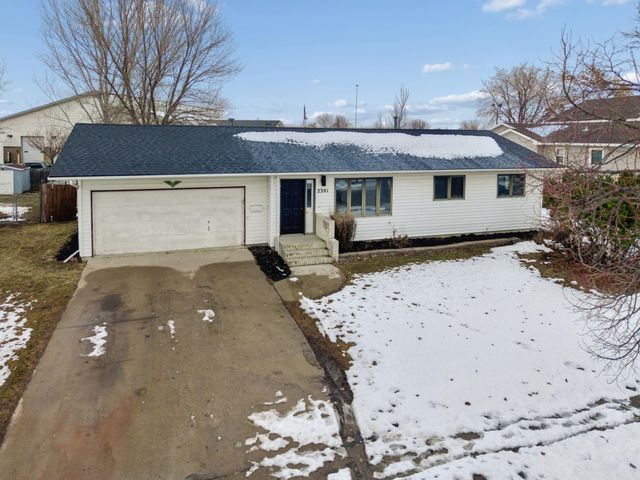 2301 23rd Avenue S, Fargo, ND 58103