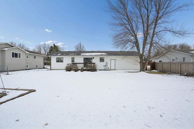 2301 23rd Avenue S, Fargo, ND 58103