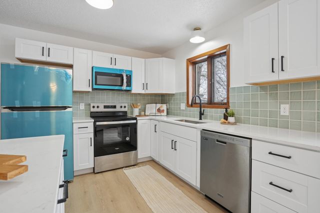 2301 23rd Avenue S, Fargo, ND 58103