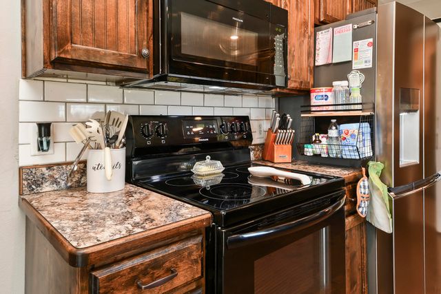 714 Lake Avenue, Clever, MO 65631