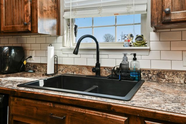 714 Lake Avenue, Clever, MO 65631