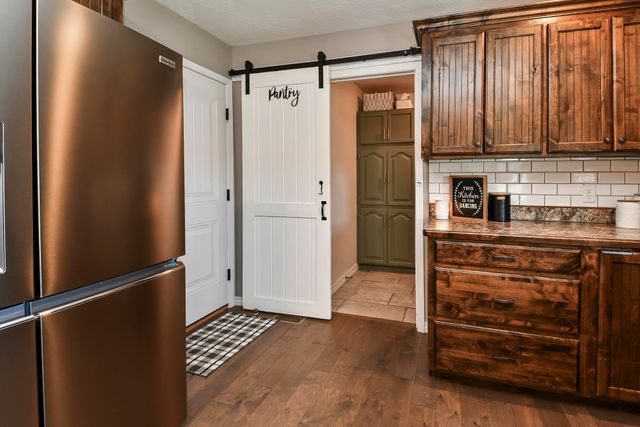 714 Lake Avenue, Clever, MO 65631