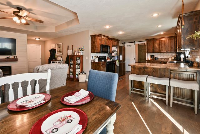 714 Lake Avenue, Clever, MO 65631