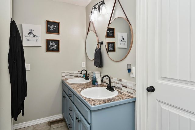 714 Lake Avenue, Clever, MO 65631