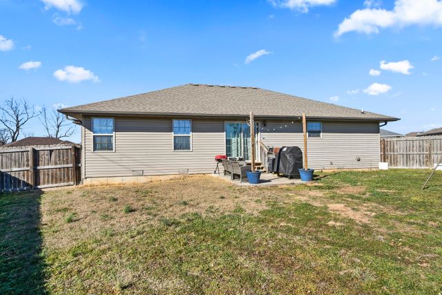 714 Lake Avenue, Clever, MO 65631