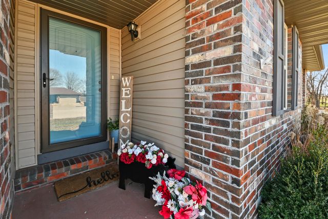 714 Lake Avenue, Clever, MO 65631