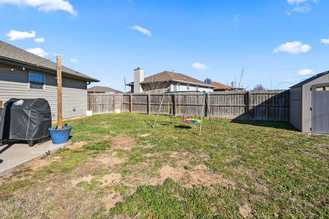 714 Lake Avenue, Clever, MO 65631