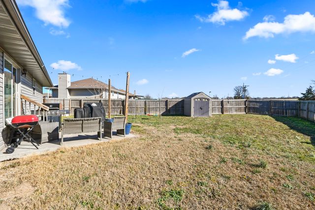 714 Lake Avenue, Clever, MO 65631