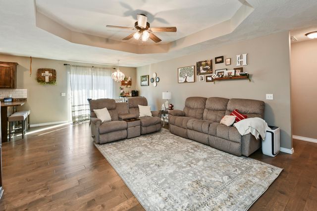 714 Lake Avenue, Clever, MO 65631