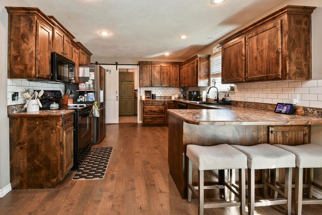 714 Lake Avenue, Clever, MO 65631