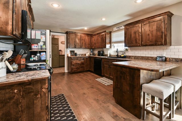 714 Lake Avenue, Clever, MO 65631