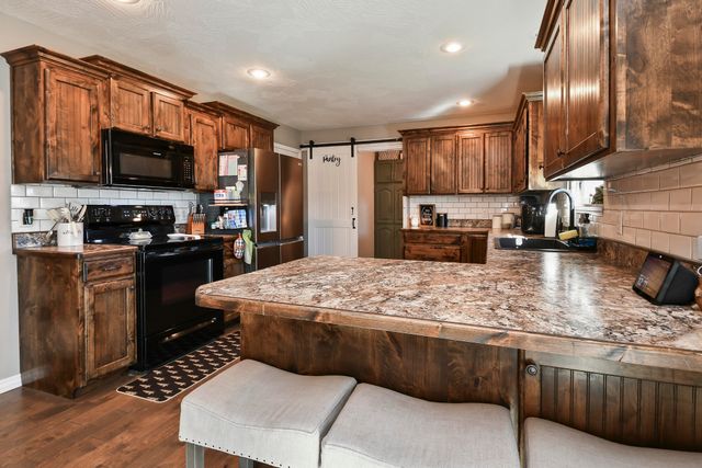 714 Lake Avenue, Clever, MO 65631