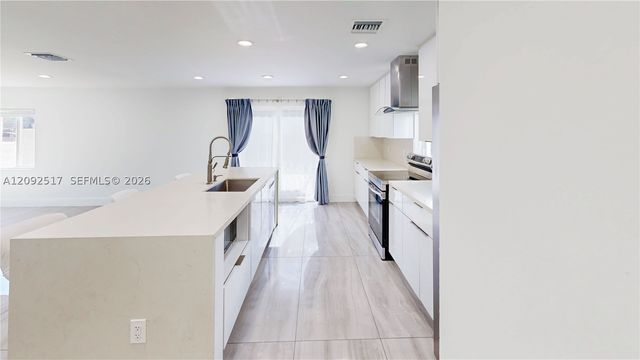 1886 NW 68th St, Miami, FL 33147