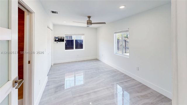 1886 NW 68th St, Miami, FL 33147