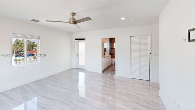 1886 NW 68th St, Miami, FL 33147