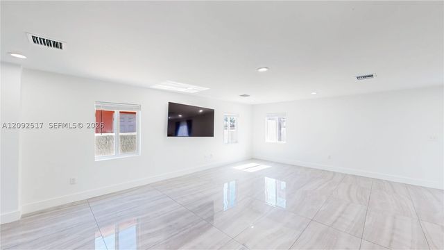 1886 NW 68th St, Miami, FL 33147