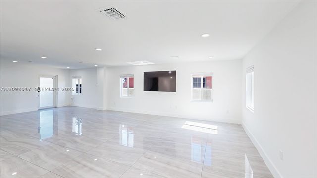 1886 NW 68th St, Miami, FL 33147