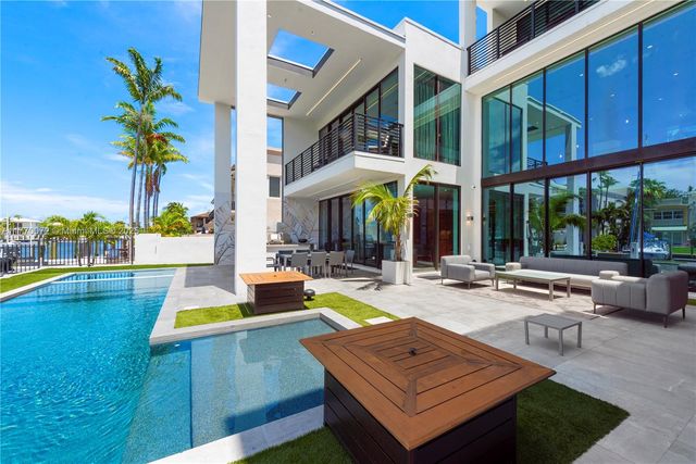 1400 Bayview Dr, Fort Lauderdale, FL 33304