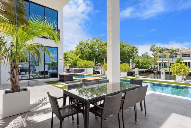 1400 Bayview Dr, Fort Lauderdale, FL 33304