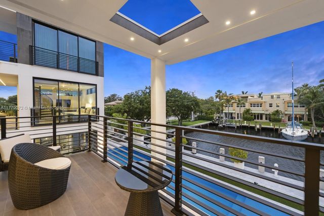 1400 Bayview Dr, Fort Lauderdale, FL 33304